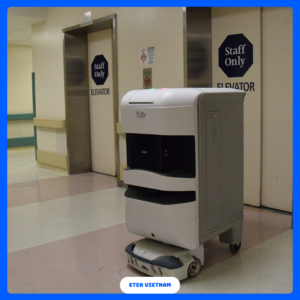 6 CÁCH PHỐI HỢP ROBOT GIAO THỨC ĂN VỚI NHÂN VIÊN Y TẾ ĐỂ NÂNG CAO HIỆU QUẢ PHỤC VỤ